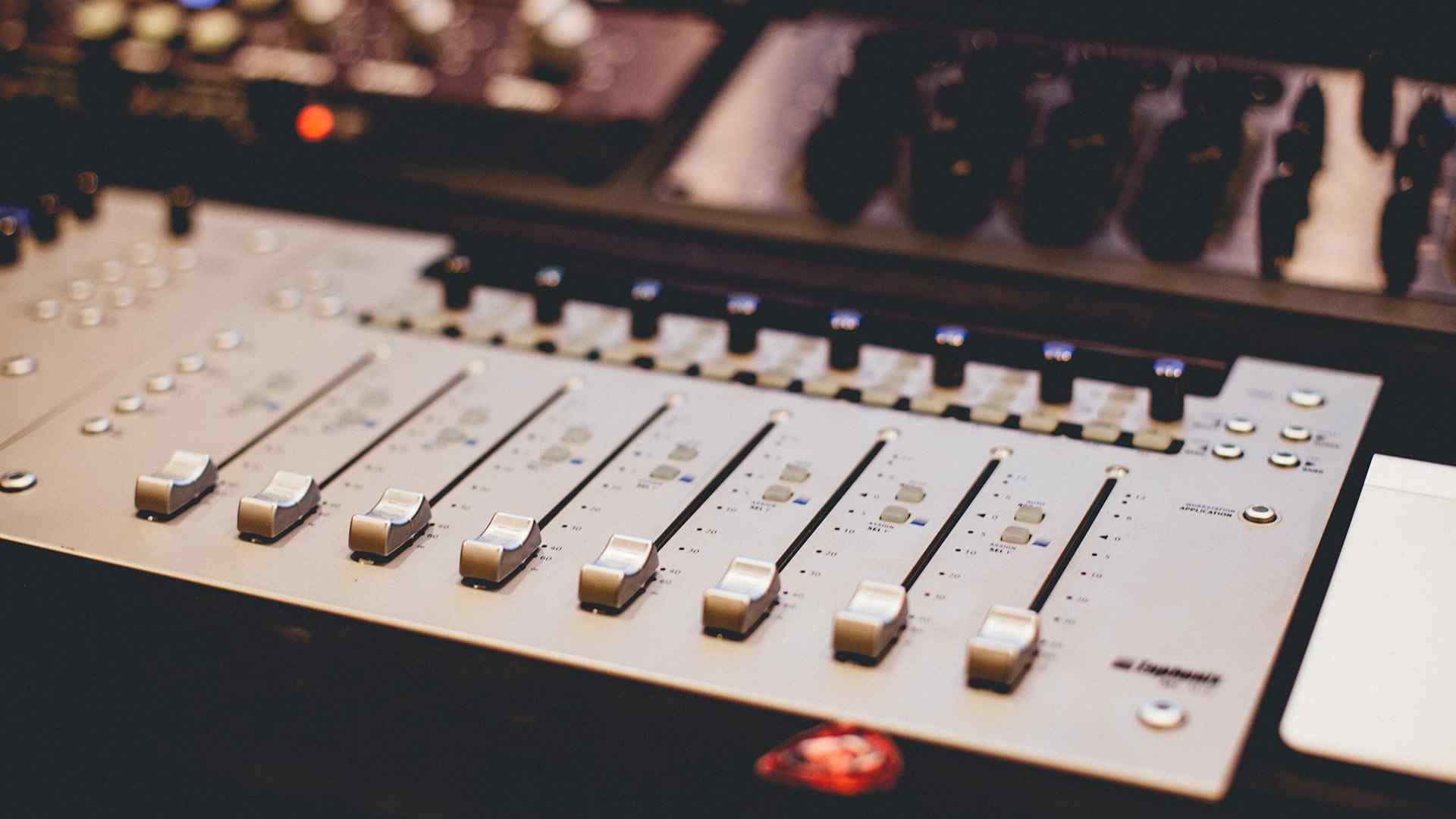 https://blackan.com/home/wp-content/uploads/2017/05/hero_background_studio_04.jpg